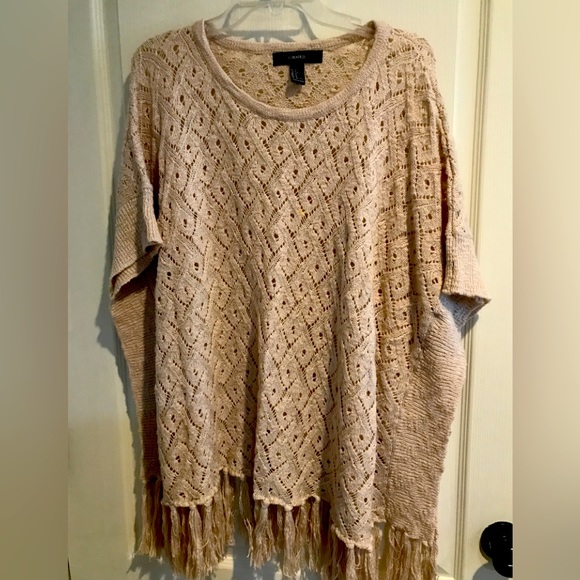 Knit poncho with fringe - Picture 1 of 4